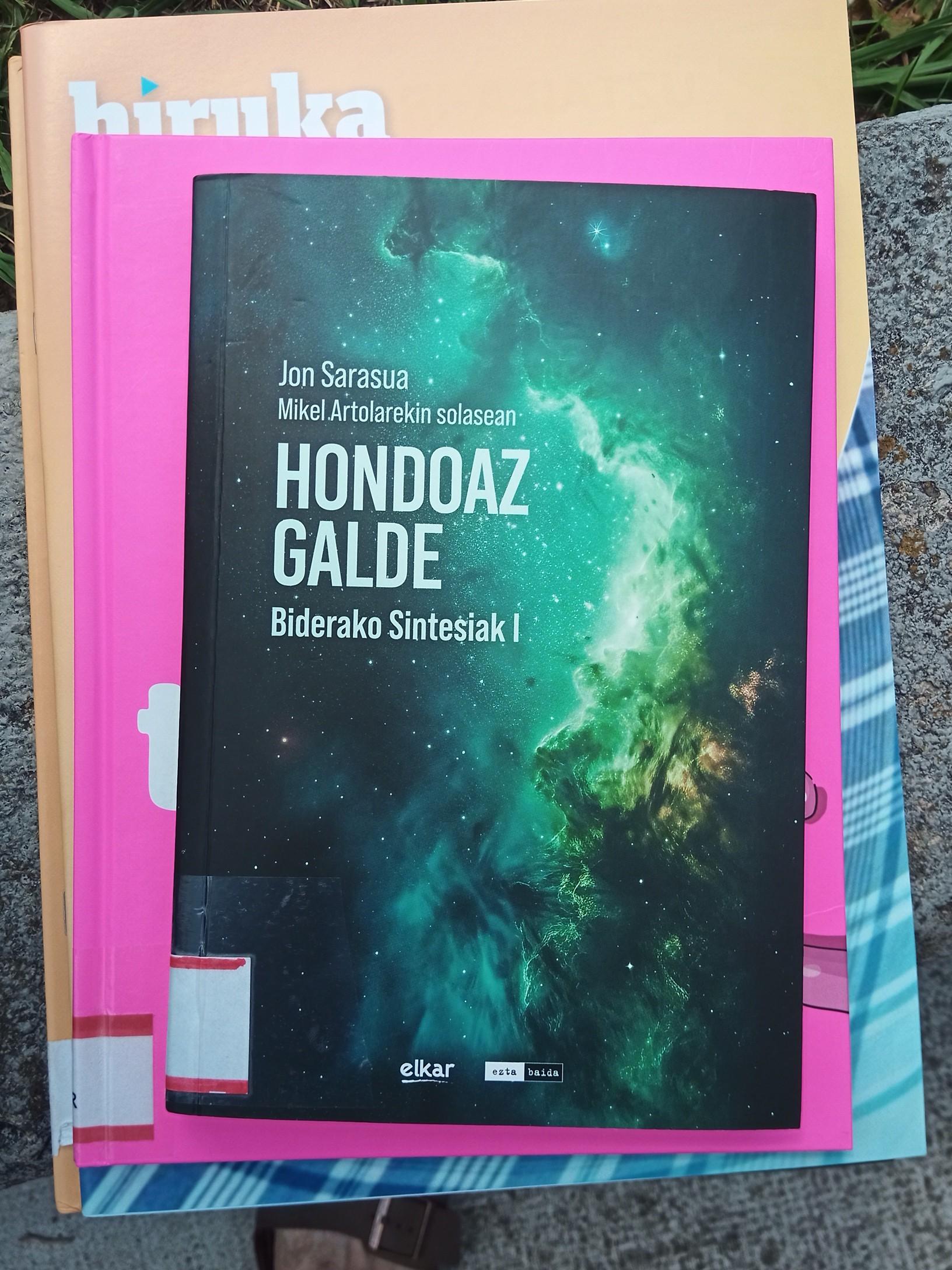 Hondoaz galde liburuaren azala